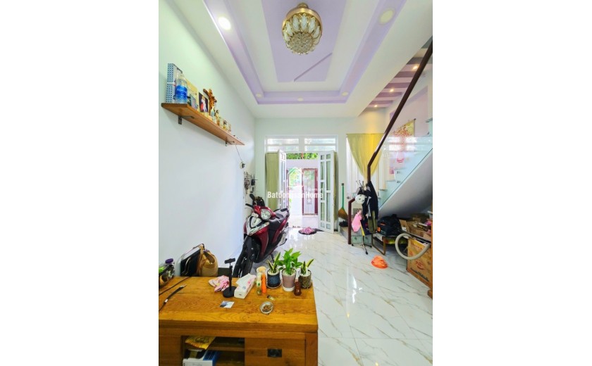 Bán nhà Đường Long Phước, Phường Long Phước, DT 50m2, 2 tầng, 2PN, SH, giá 3.65  tỷ.